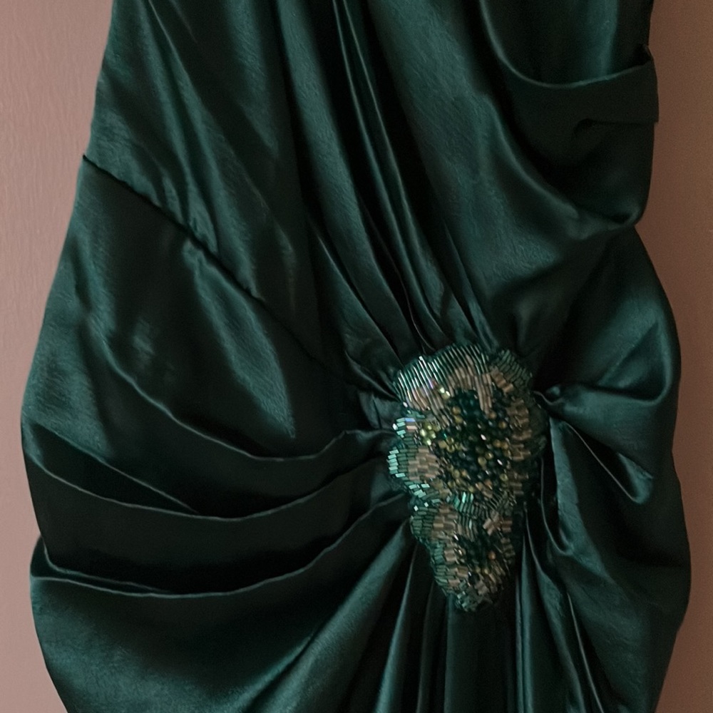 Tadashi Shoji emerald green one shoulder gown - Picture 5 of 7